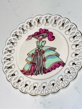 VTG ceramic decorative wall plate hand-painted Victorian lady gold trim 8.5”